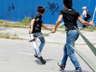 Vác dao chém 4 người vì nghĩ bị 'nhìn đểu'