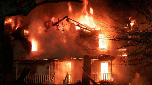 Hà Nội: Bị từ chối cưới, đổ xăng đốt nhà người tình