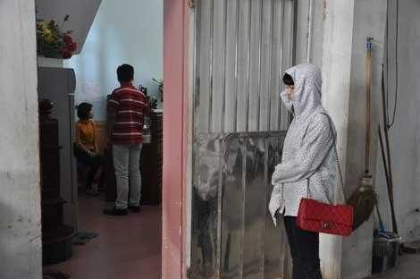 Vào nhà nghỉ với người tình trẻ, quý bà 50 tuổi bị tống tiền