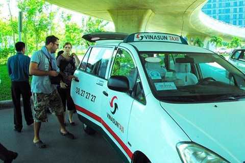 Đi taxi Việt Nam đắt gần gấp đôi Thái Lan