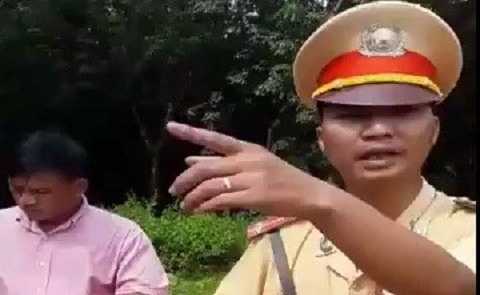 Cô gái bị đánh vì cự cãi CSGT: Đình chỉ công tác 3 cán bộ trong clip