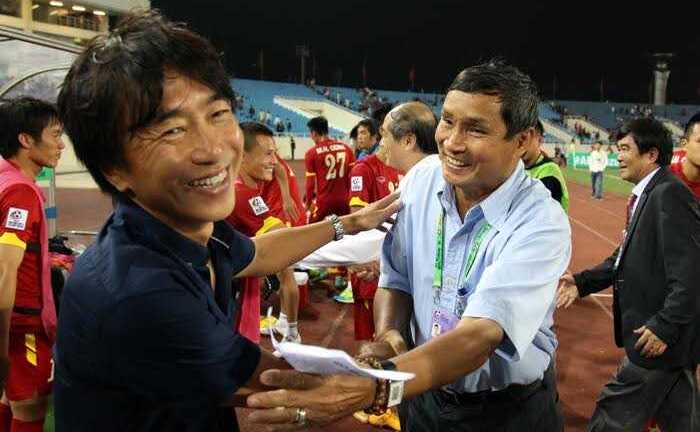 BLV Quang Huy: 'Bóng đá Việt Nam mãi nửa tỉnh nửa mê'