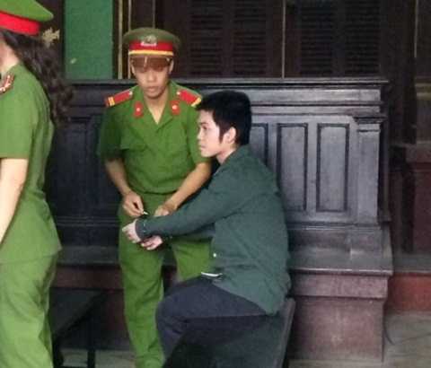 Bị sàm sỡ đồng tính, thiếu niên đâm chết một thầy giáo