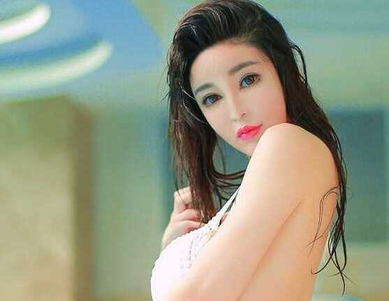 Nữ hoàng sắc đẹp Đài Loan biến dạng như ma nơ canh ở tuổi 27