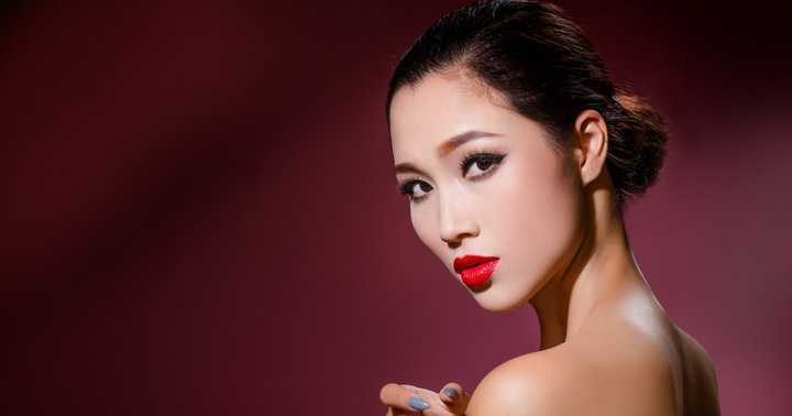 Sắc vóc nuột nà của nữ ca sĩ hải ngoại Diễm Sương
