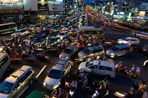 Rừng xe kinh hoàng nhích từng chút một gần 3km