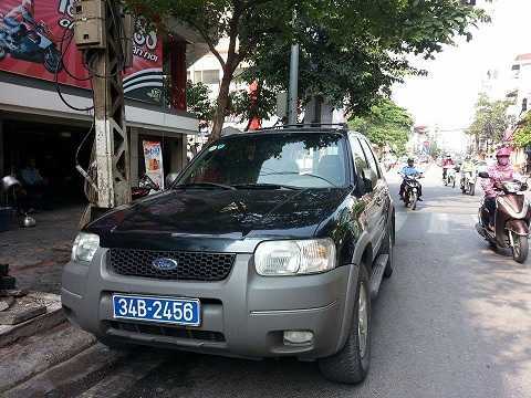 Xe của tỉnh ủy Hải Dương đi vào đường cấm, đâm CSGT rồi bỏ chạy