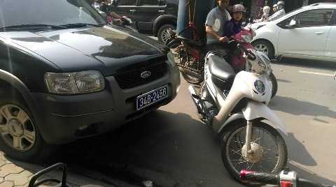 Xe biển xanh đi vào đường cấm, đâm CSGT rồi bỏ chạy: Tài xế giải trình ra sao?