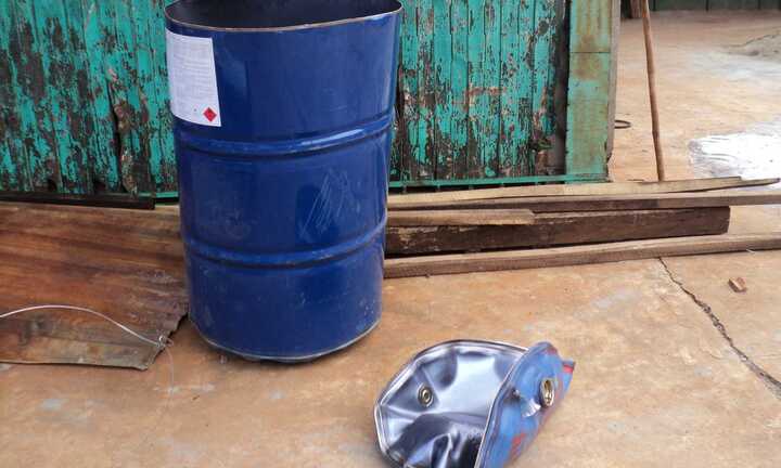 Hà Nội: Nổ thùng phuy, một cháu bé chết thảm