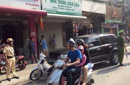 Video: Cảnh sát truy đuổi xe biển xanh vi phạm trên phố