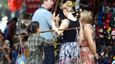 Giăng bẫy chặt chém khách Tây trên phố cổ Hà Nội