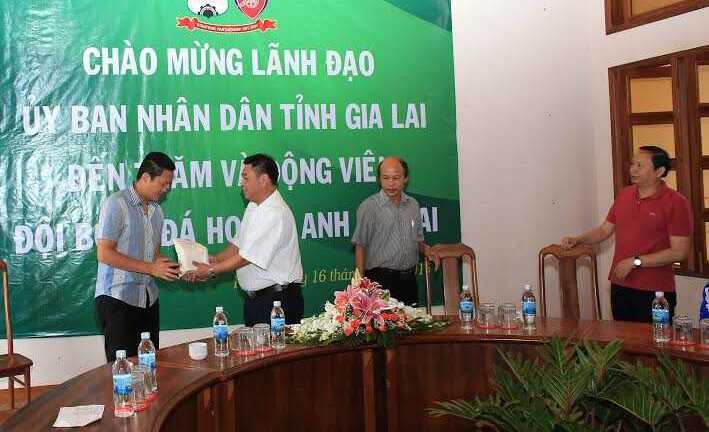 HAGL trụ hạng, nhận thưởng cả trăm triệu