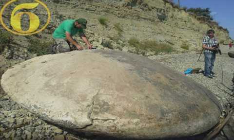 Tìm thấy đĩa bay khổng lồ của người ngoài hành tinh đáp xuống trái đất