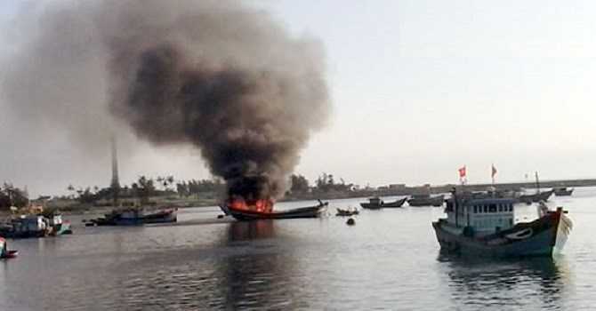 Nổ bình gas trên tàu cá: Vớt được 4 trong số 19 nạn nhân