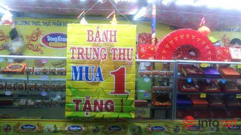 Bánh Trung thu: Chưa tới Rằm đã treo biển 'mua 1 tặng 1'