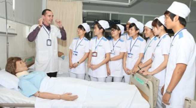 Phó Thủ tướng Vũ Đức Đam chỉ đạo đổi mới đào tạo y khoa