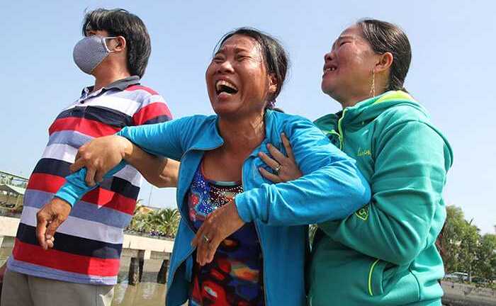 Nổ bình gas trên tàu cá: Nước mắt xé lòng 'ngày về' của 11 thuyền viên