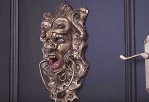 Video: Thót tim với cánh cửa ‘khắc tinh’ của nhân viên tiếp thị