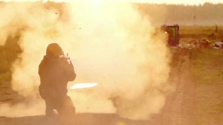 Video: Xem ‘sát thủ diệt tăng’ RPG-7 công phá 45 lớp kính chống đạn