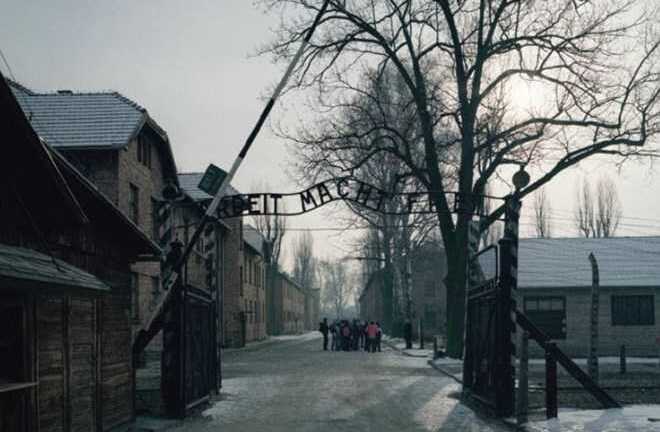 Nữ nhân viên Hitler bị tố làm 260.000 người chết