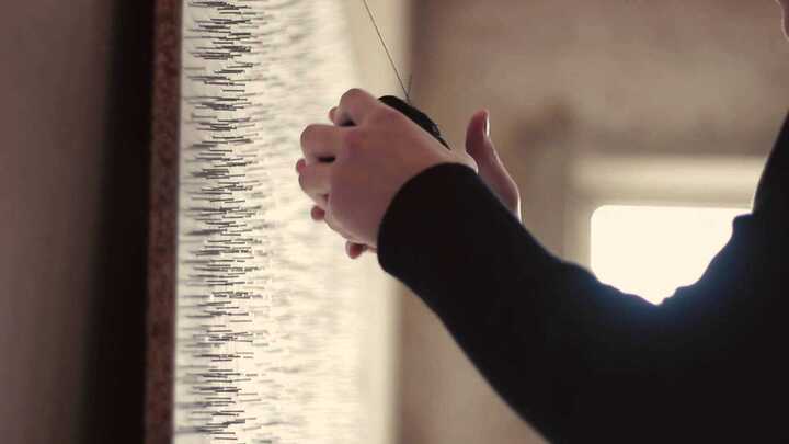 Video: Kinh ngạc bức chân dung làm từ 13.000 cây đinh và 24km dây chỉ