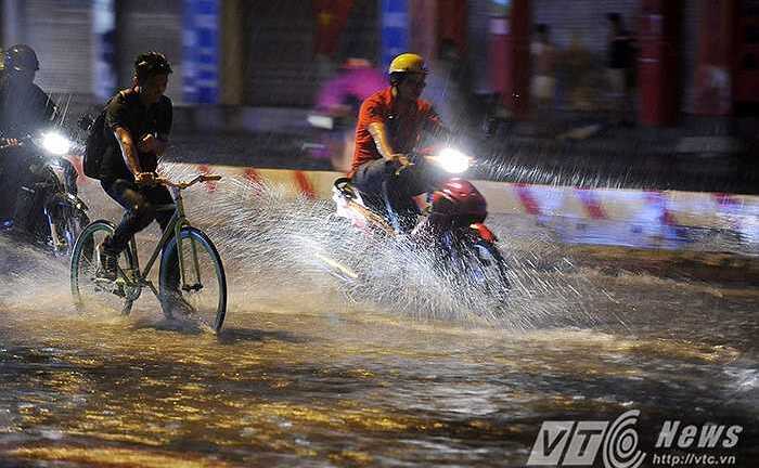 Hôm nay, miền Bắc lại có mưa rất to