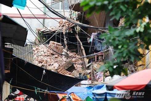 Sập nhà cổ ở Hà Nội: Ai phải chịu trách nhiệm?