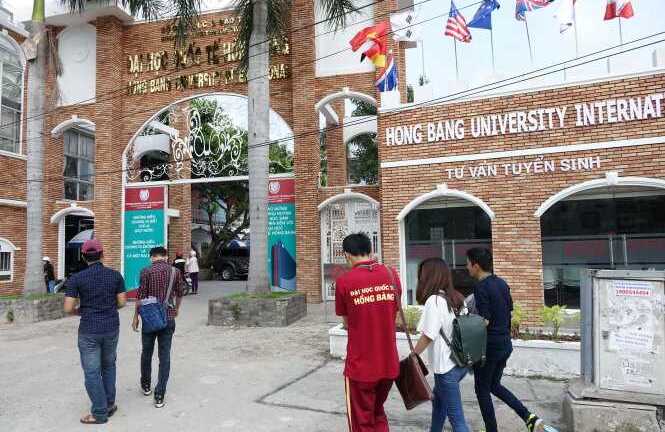 Bán trường đại học ồ ạt