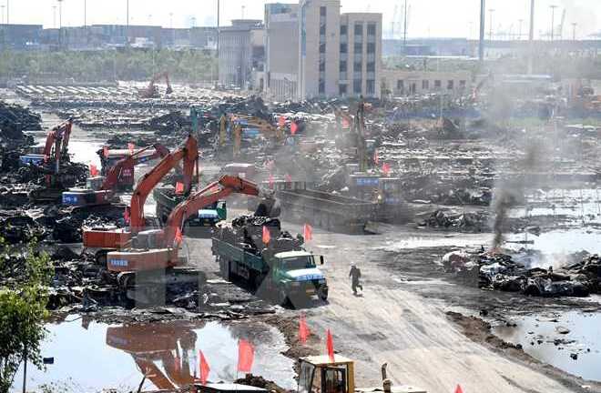 Hiện trường nổ Thiên Tân được dọn sạch nước thải