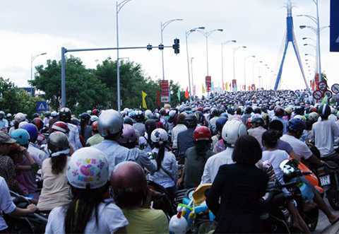 Sẽ cấm ô tô qua cầu sông Hàn trong giờ cao điểm
