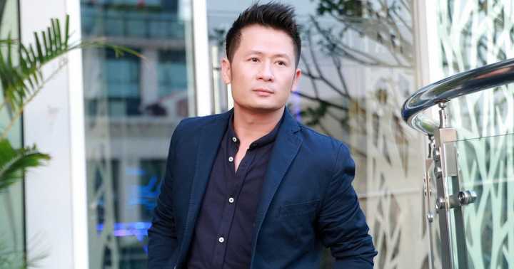 Ca sĩ Bằng Kiều bán đấu giá điếu cày