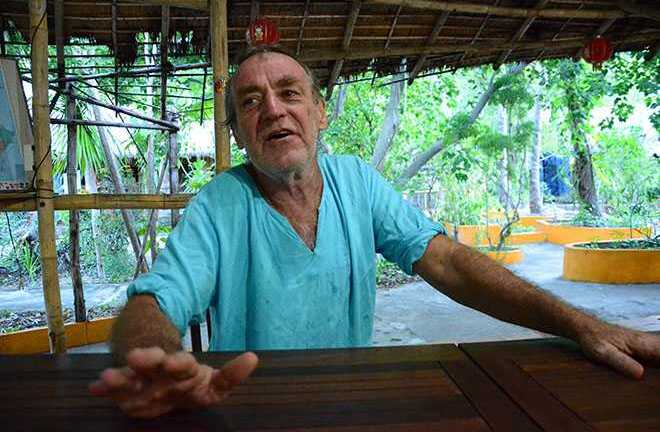 Ông Tây canh giữ đàn voọc ở Hòn Hèo: 'Bó tay, tôi mệt lắm rồi!'