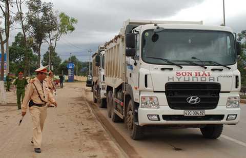 Chủ tịch Đà Nẵng: 'Để xe quá tải hoành hành, Giám đốc Sở phải từ chức'