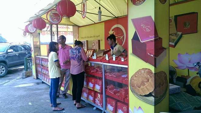 Bánh trung thu ở Hà Nội: Ế cũng không giảm một đồng