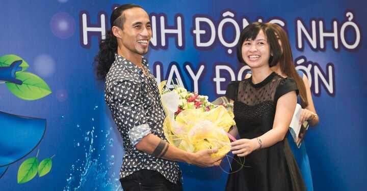 Phạm Anh Khoa hát cực sung