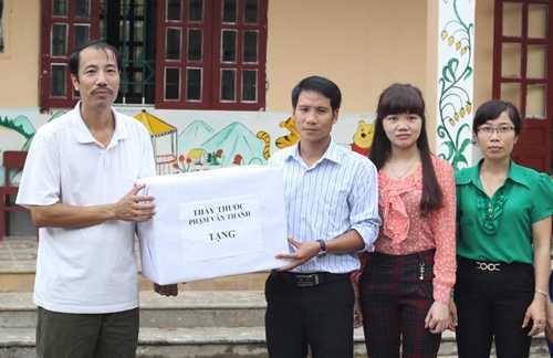 Ông lang kỳ lạ tặng thuốc dạ dày, đại tràng cho cả ngàn người