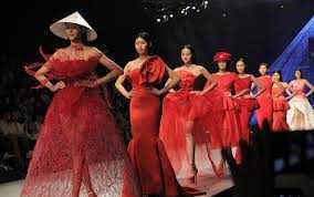 Mẫu Việt tạo dấu ấn thời trang quốc tế