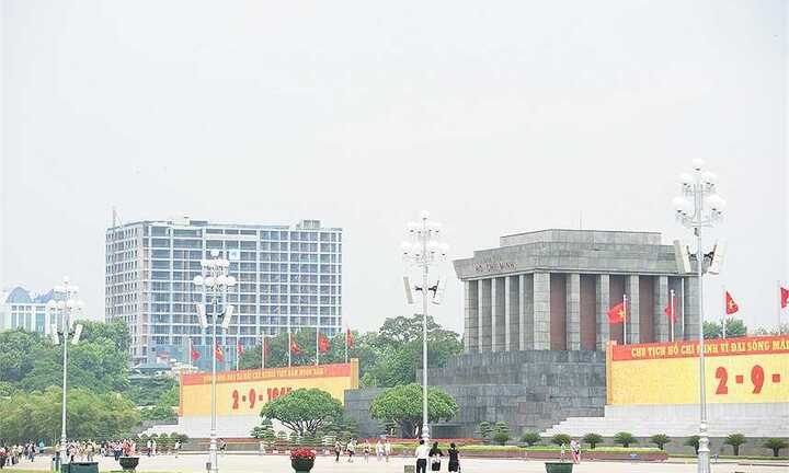 Ai đã cấp phép cho dự án đang lấn át không gian Lăng Bác?