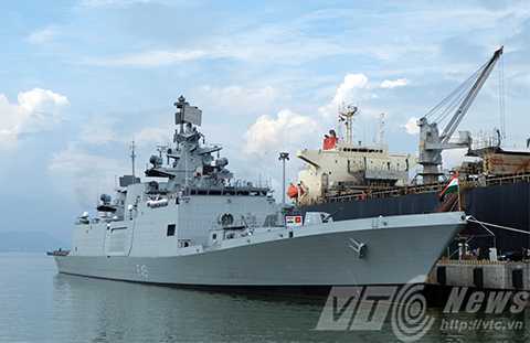 Chiến hạm tàng hình hiện đại nhất Ấn Độ đã đến Đà Nẵng