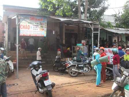 Án mạng tại quán cháo, 3 người thương vong