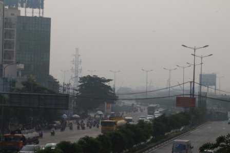 'Mù khô' xuất hiện dày đặc tại TP.HCM
