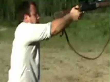 Clip: 'Xạ thủ' lần đầu bắn súng và cái kết đắng