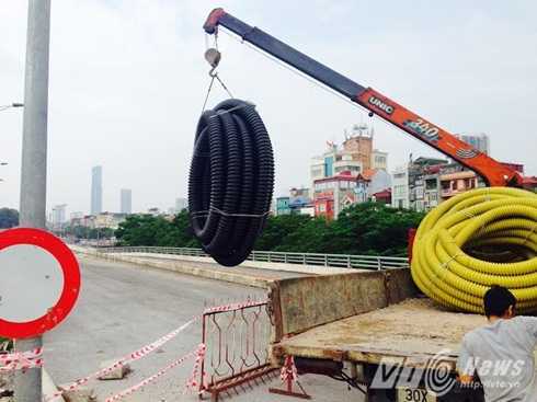 Rơi khỏi cầu vượt, một người chết thảm: Công trình cảnh báo sơ sài