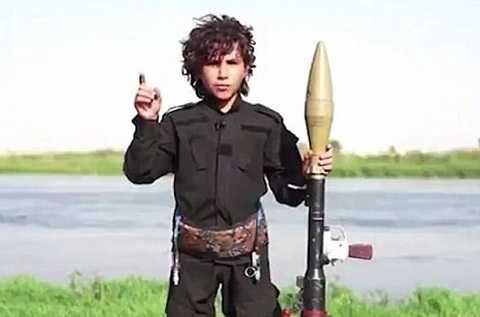 Chiến binh nhí của IS dọa chặt đầu Tổng thống Obama