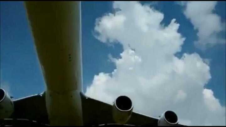 Video: Máy bay chở 350 hành khách sượt qua ôtô