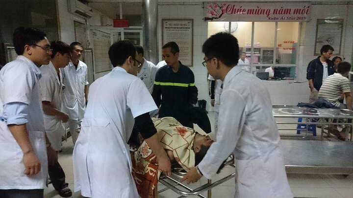 Cháy lớn tại khu đô thị Xa La: Chiến sỹ cứu hỏa nhường mặt nạ dưỡng khí cứu người