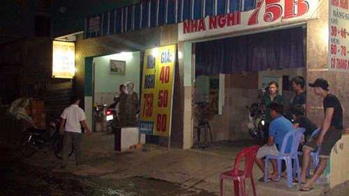 Bắt khẩn cấp 2 kẻ giết người tình đồng tính trong nhà nghỉ