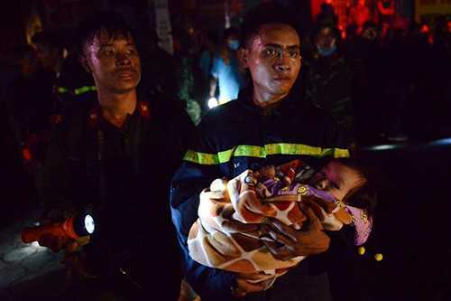 Cháy lớn khu đô thị Xa La: Hơn 3 giờ chiến đấu 'giặc lửa' giải cứu hàng trăm dân