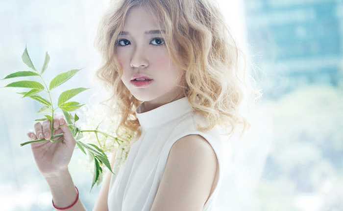 Cựu du học sinh Việt đẹp dịu dàng trong bộ ảnh mới