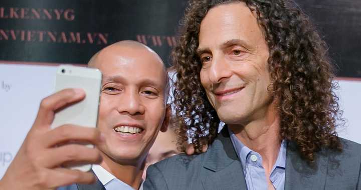 Nghệ sĩ saxophone Minh Tâm Bùi không bỏ lỡ cơ hội gặp gỡ Kenny G